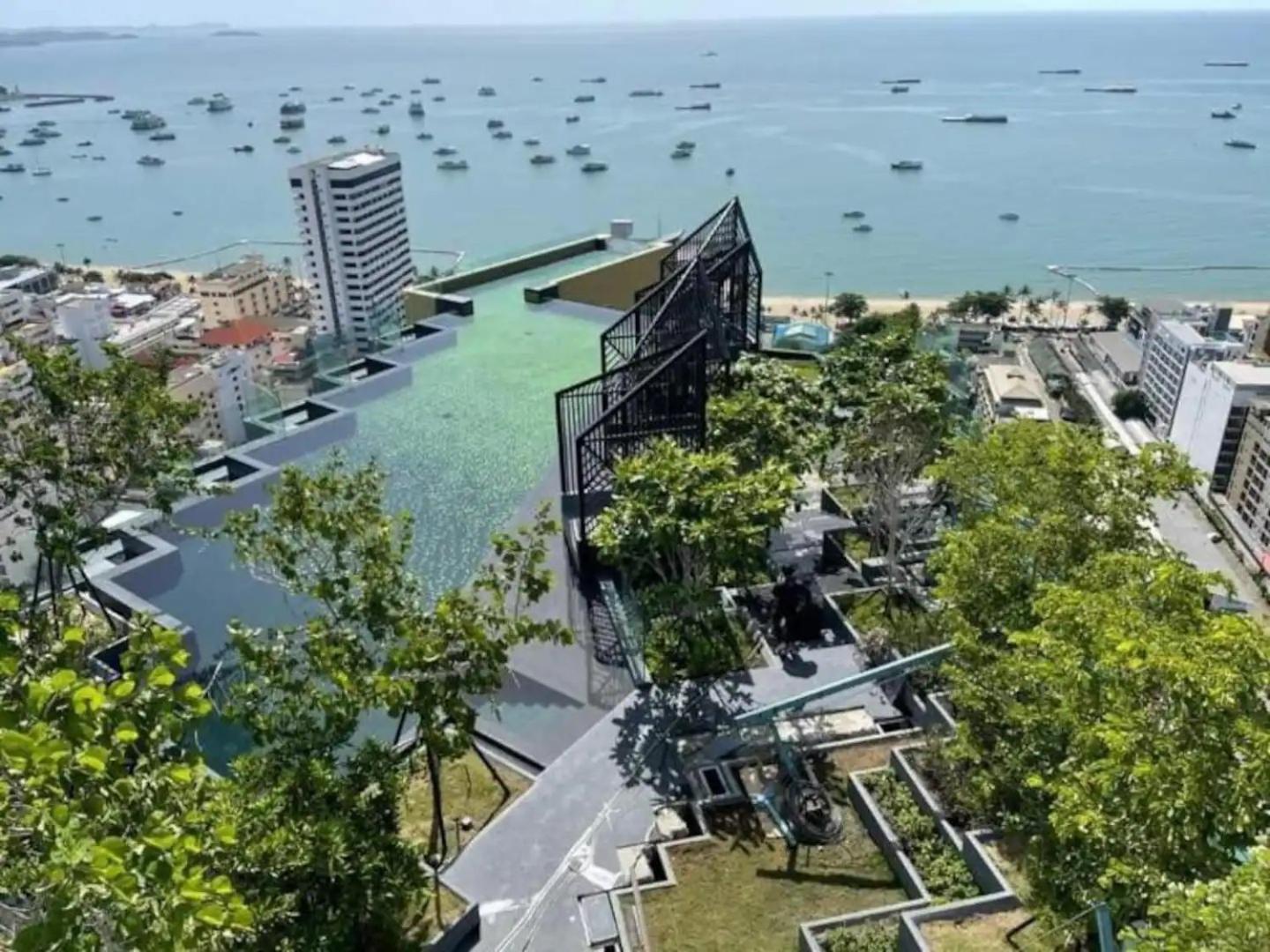 Luxury Edge Seaview Apartment