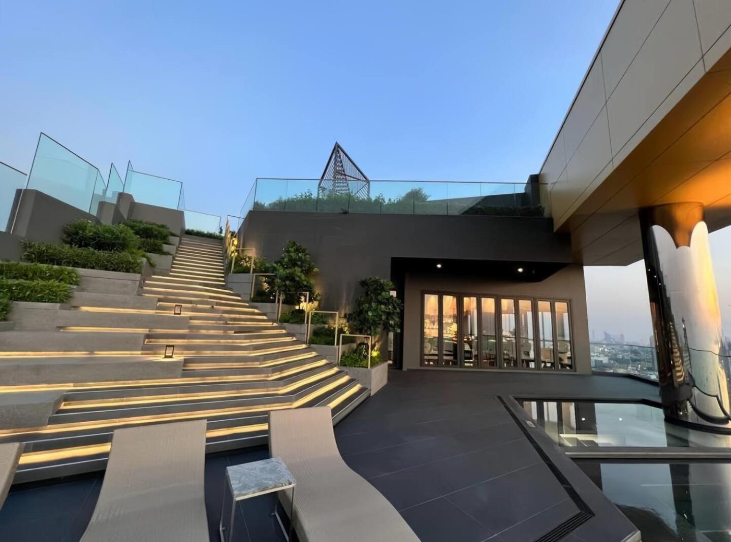 Luxury Edge Seaview Apartment *